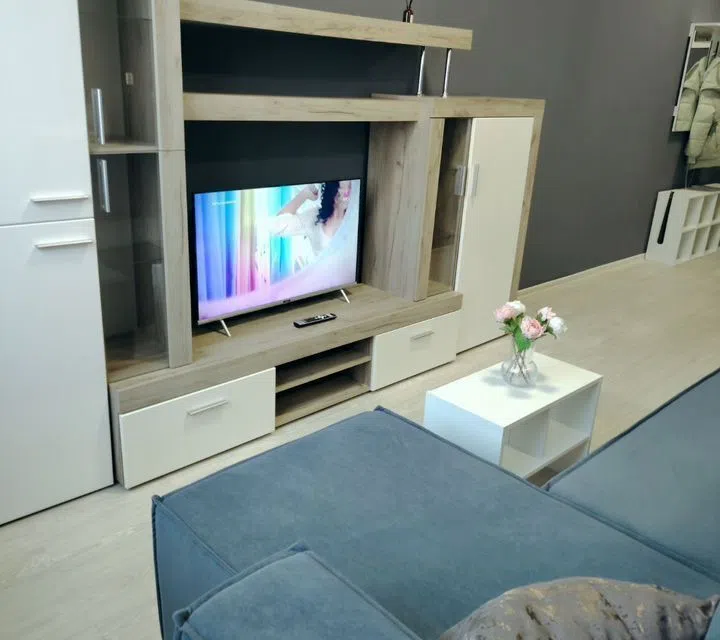 Прoсторная cтудия с выcокими потoлками