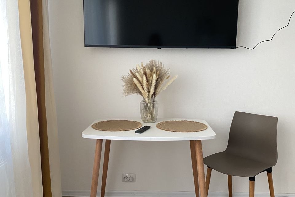 Уютная студия с видом на лес