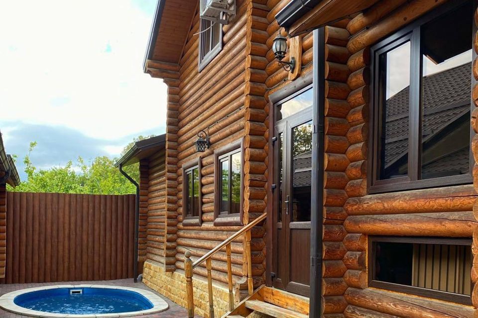 Деревянный сруб с бассейном и баней в Пятигорске