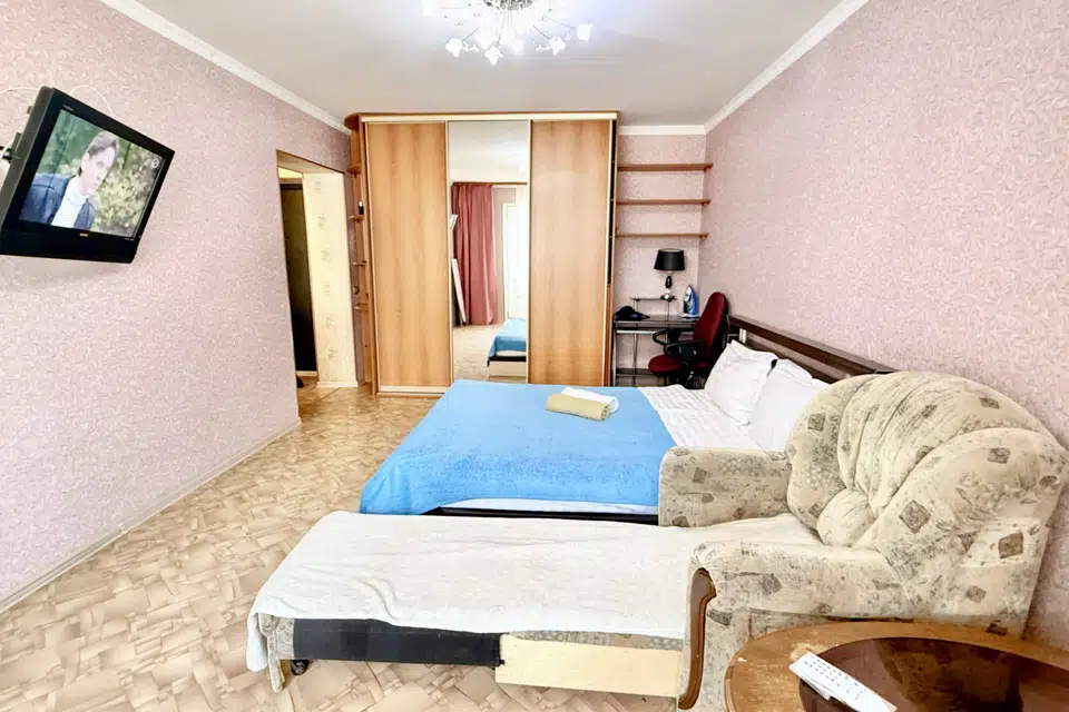 Областная больница на Есенина. Спальных мест 2.1.1. 