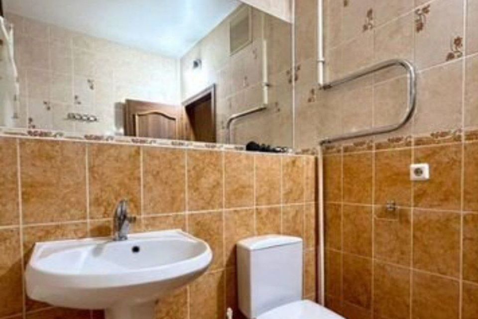 Однокомнатная квартира, с отдельной кухней.  70к.м