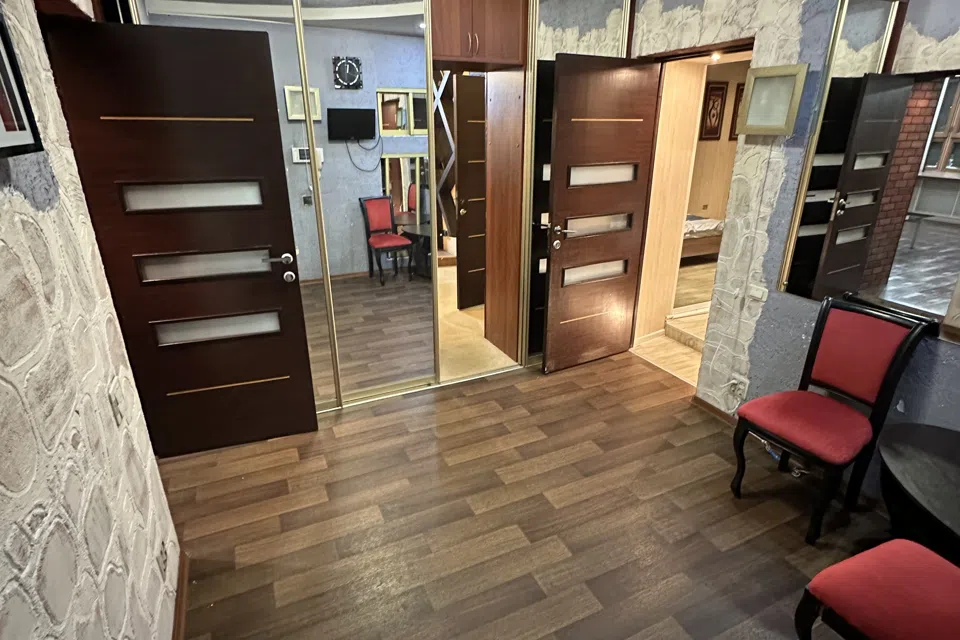 Уютная пятикoмнaтнaя квapтира нa улицe Комcомольcкaя