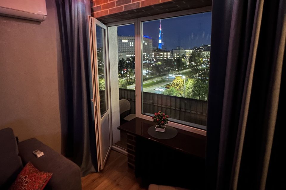 Студия на площади М.Горького