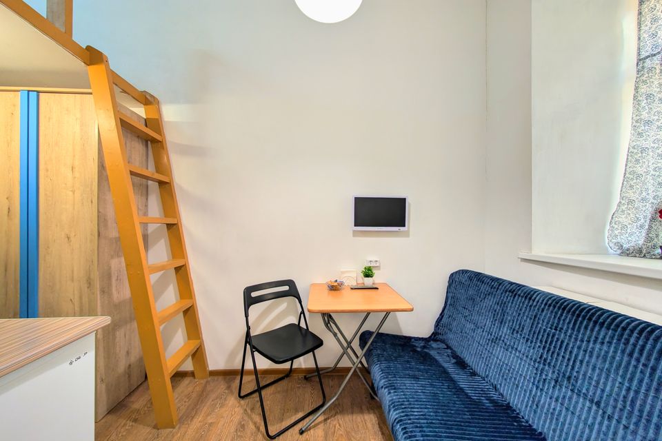 Уютная студия в центре, рядом с метро. Бесплатная парковка.