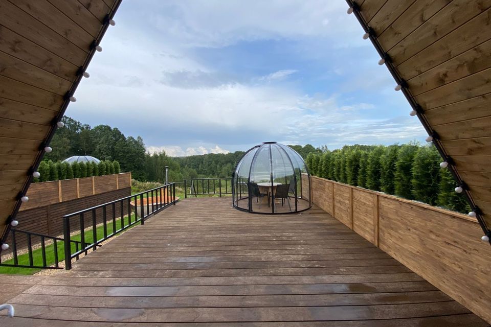 Дом с просторной террасой 