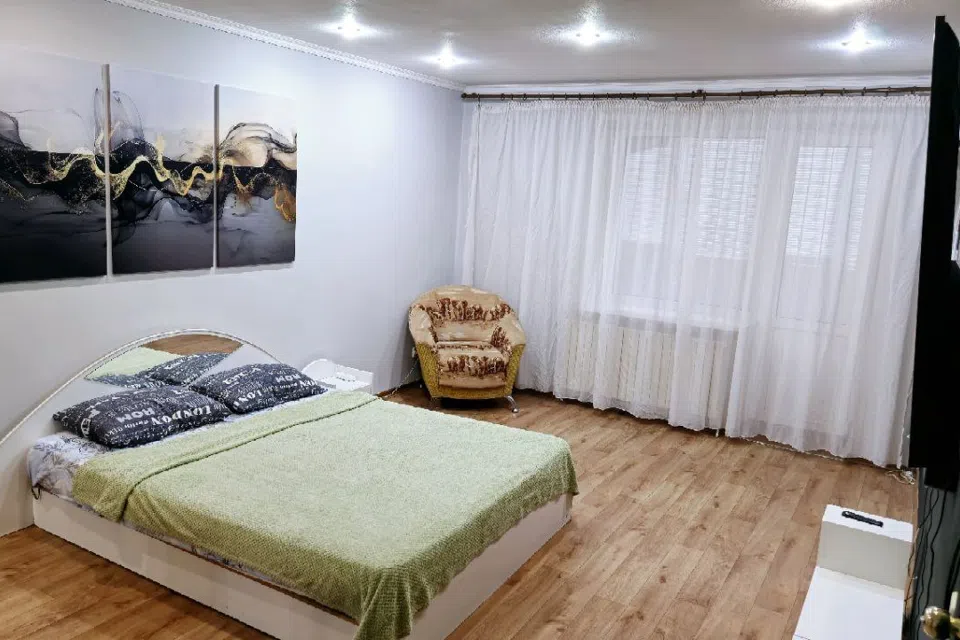 Квартира - кино с большим телевизором 75 диагонали 