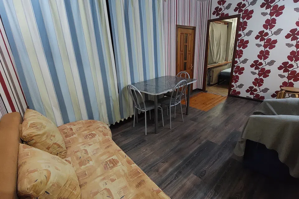 Квартира с выходом в огородик.