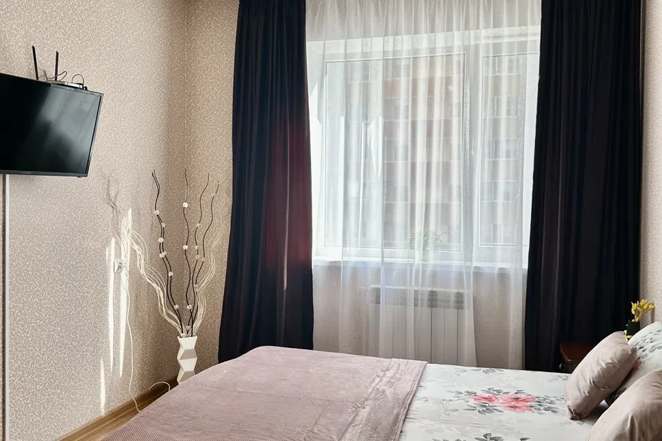 Квартира с видом на аллею