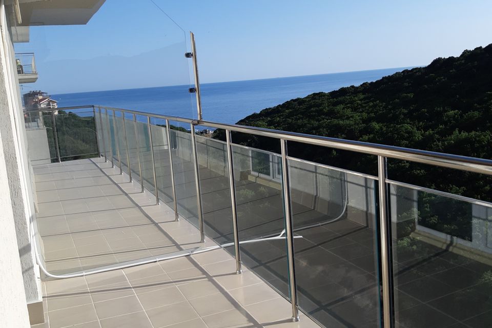 Уютная квартира с видом на можжевеловый склон и море