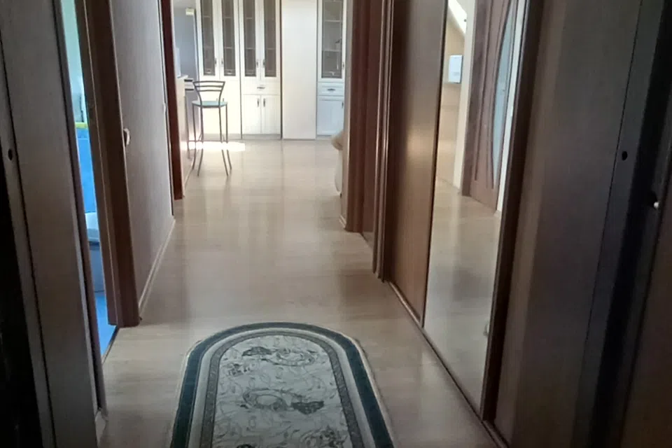 СКАНДИ-СТУДИЯ
В МАНСАРДЕ ИЗ ТРЕХ КОМНАТ