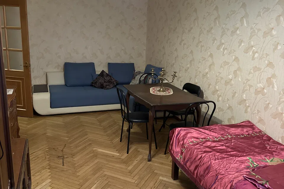 1 комнатная квартира рядом с метро