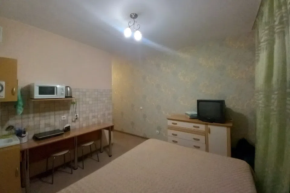 в новом микрорайоне Юг, в 10минутахх от аэропорта.