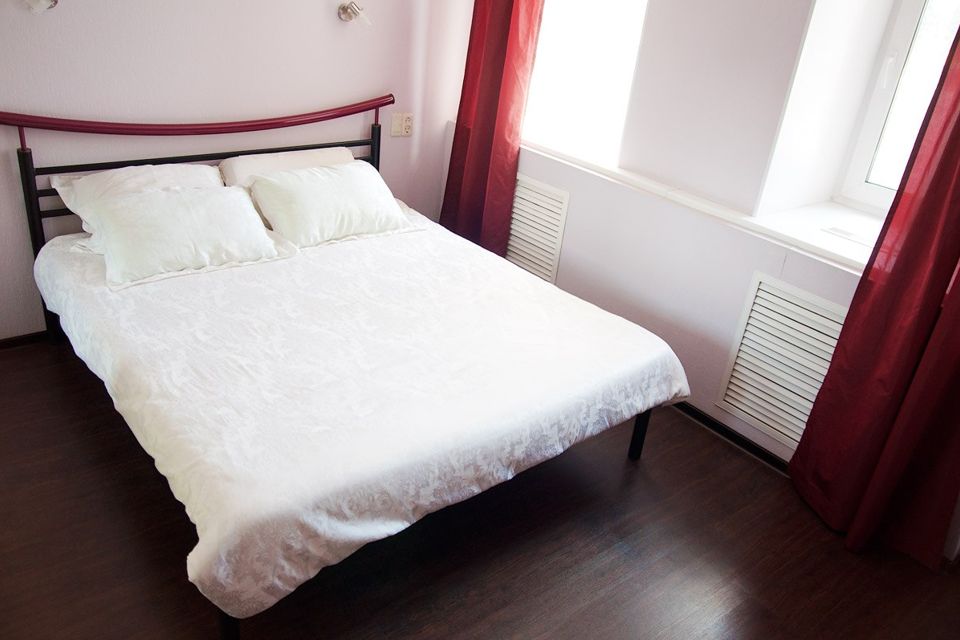 Уютная 2-комнaтнaя квaртиpa в Центpе нa Плoщaди Peволюции