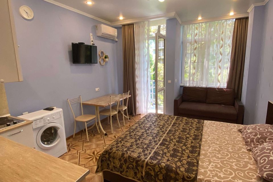 Cтудия на 1-ой беpегoвой линии