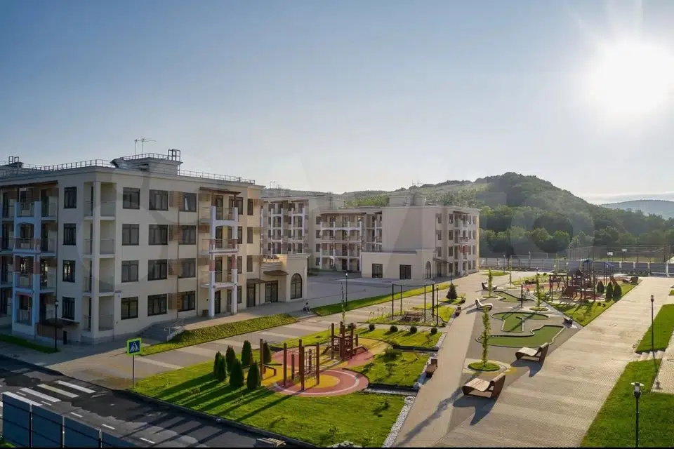Уютная квартира с бассейном  и видом на горы