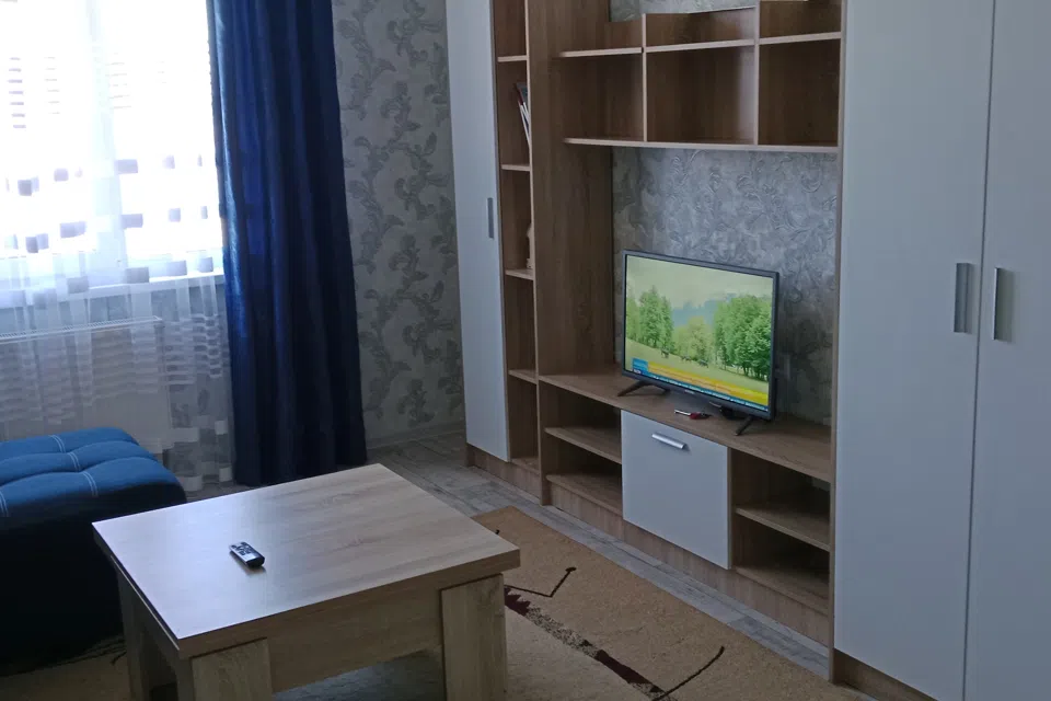 Уютная однокомнатная квартира с видом на закат.