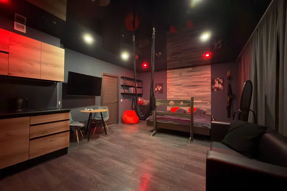 Secret Hotel-Secret Room