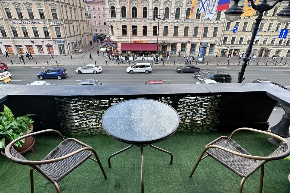 Студия с шикарным балконом на Невский. Самый, самый центр