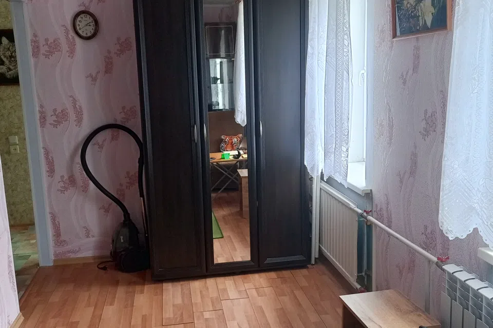 Квартира в тихом посёлке среди сосен в 7 минутах от города.