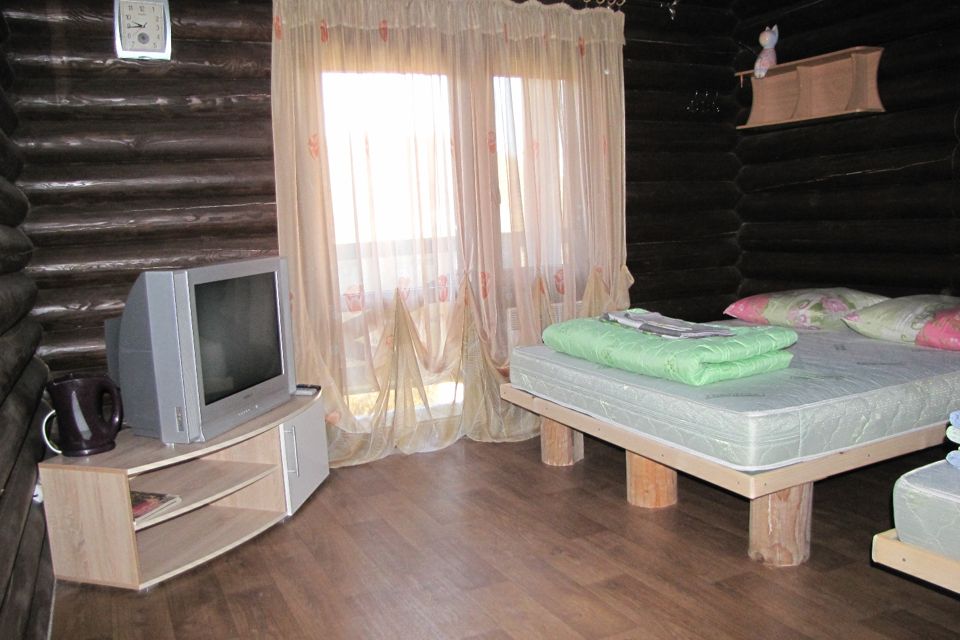 Четырех местный номер с балконом и  видом на горы, 2 кровати