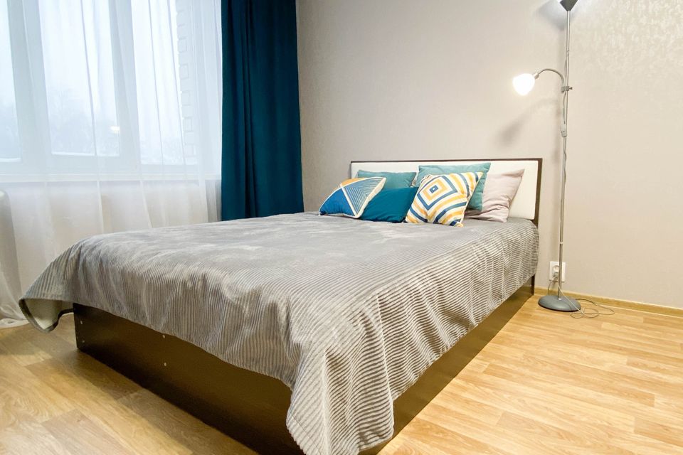 Стильная просторная квартира с модными кроликами в Орбите