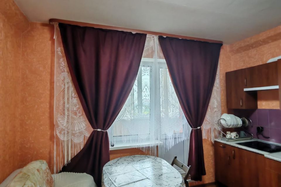 Уютная квартира, теплая чистая, с видом на улицу.