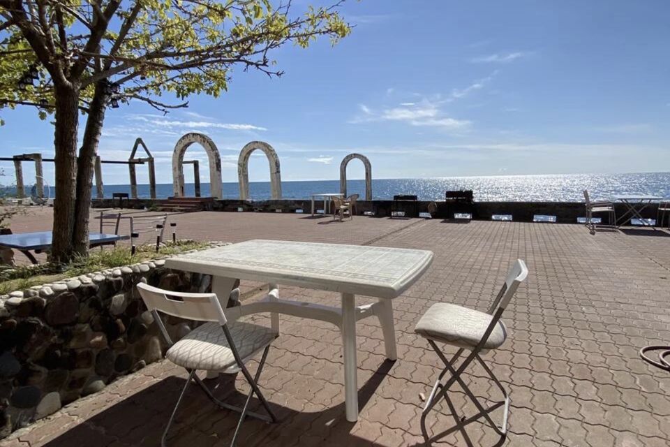 Дом у моря с парковкой и террасой 