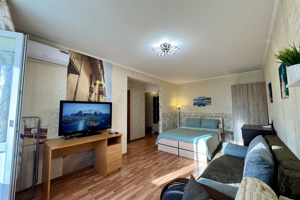 10 минутах от ЖД вокзала и 4 минуты до метро 