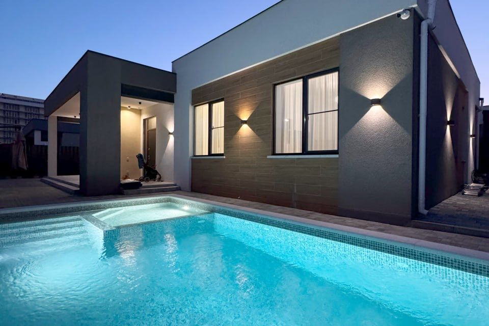 Современный дом  с бассейном Villa House of hedonist