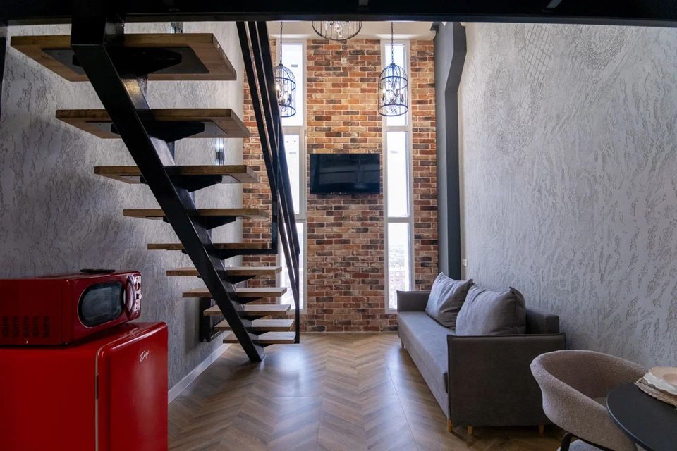 Двухэтажные апартаменты с лофт дизайном