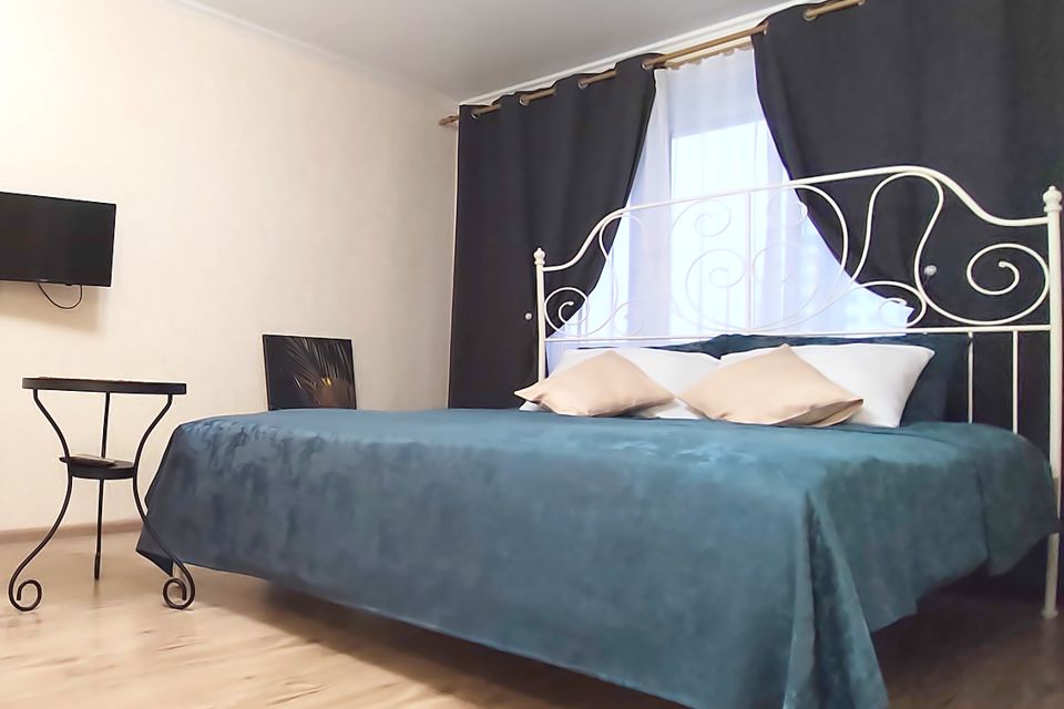 Теплая в центре, рядом ЮУРГУ и МТС live, мк Лотос.