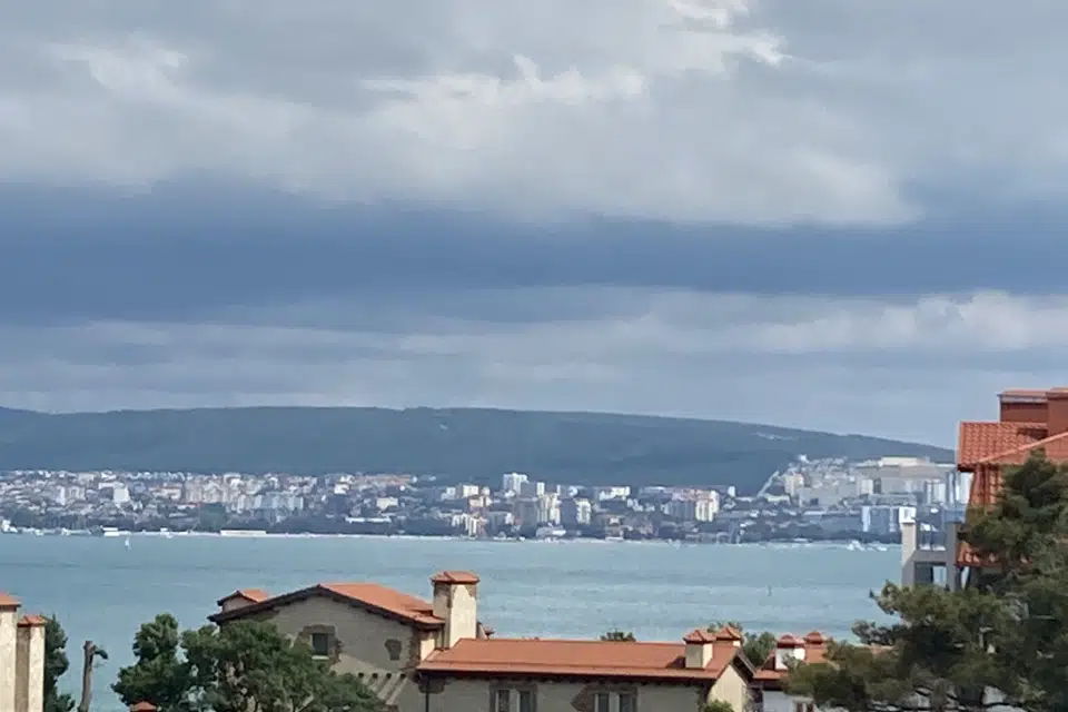 Сдаю однокомнатную квартиру в 250м от моря
