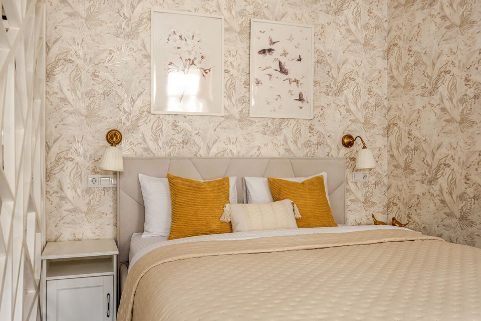 Двухуровневые апартаменты с камином в двух шагах от Невского