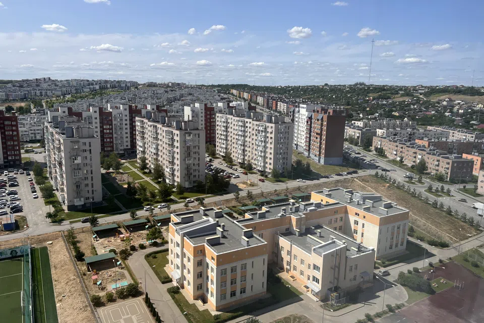 Уютная квартира-студия с видом на стадион Слуцкого.
