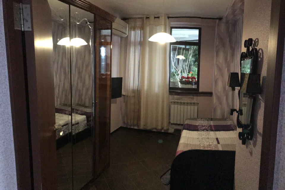 Сдам 2-комнатную квартиру у моря с террасой  р-н Светлана