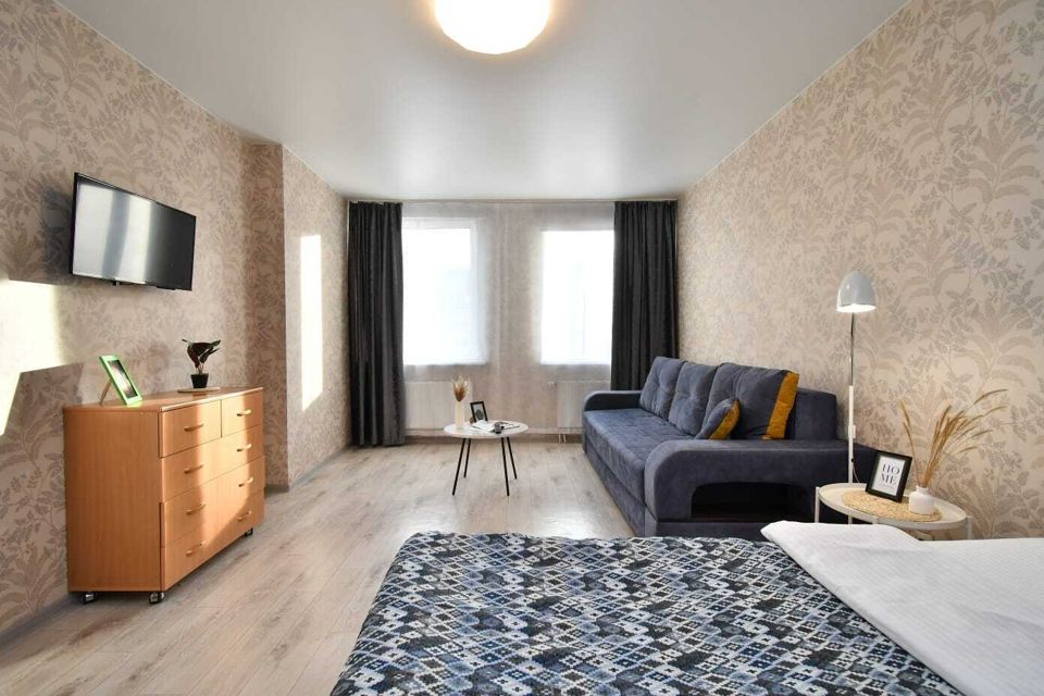 Квартира просторная с синими акцентами