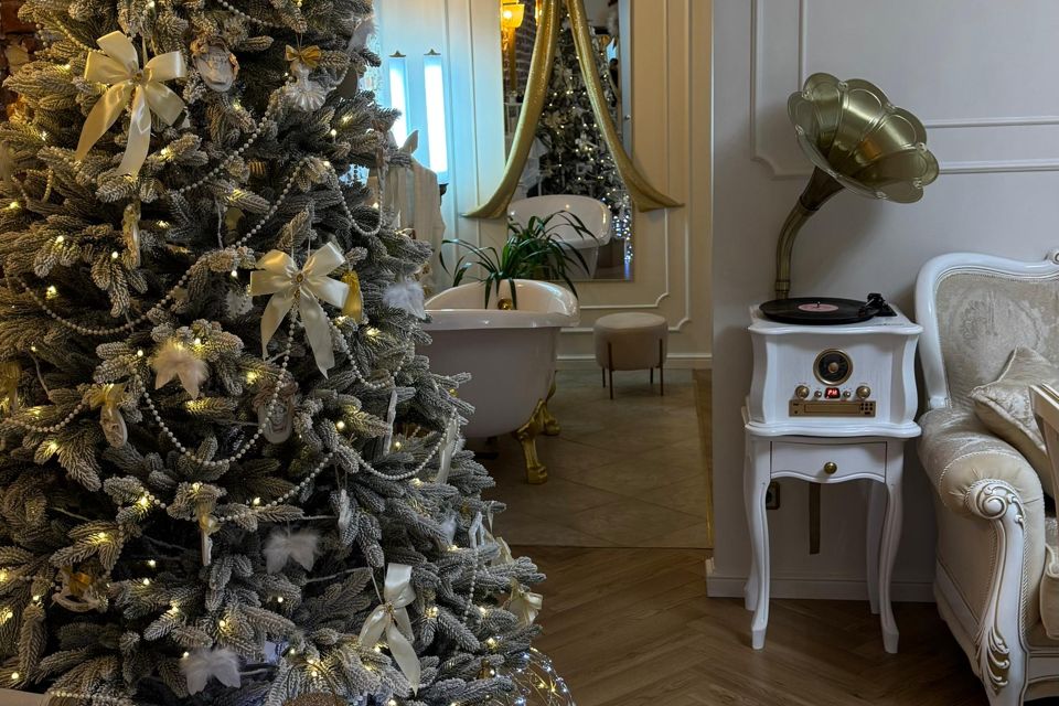 Студия-У ворот Кремля