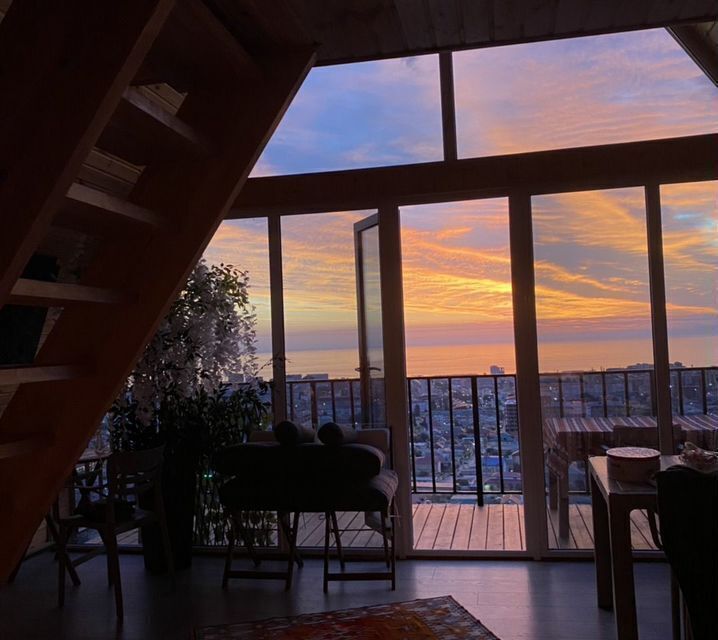 A-frame дом с панорамным видом на город