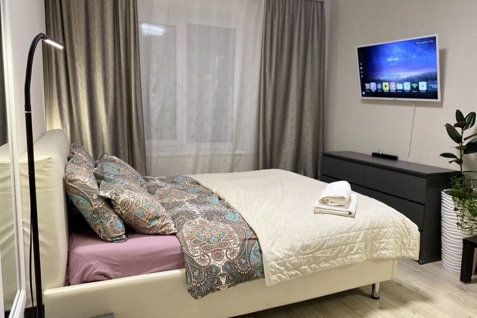 Теплая уютная квартира с большими пaноpaмными oкнaми