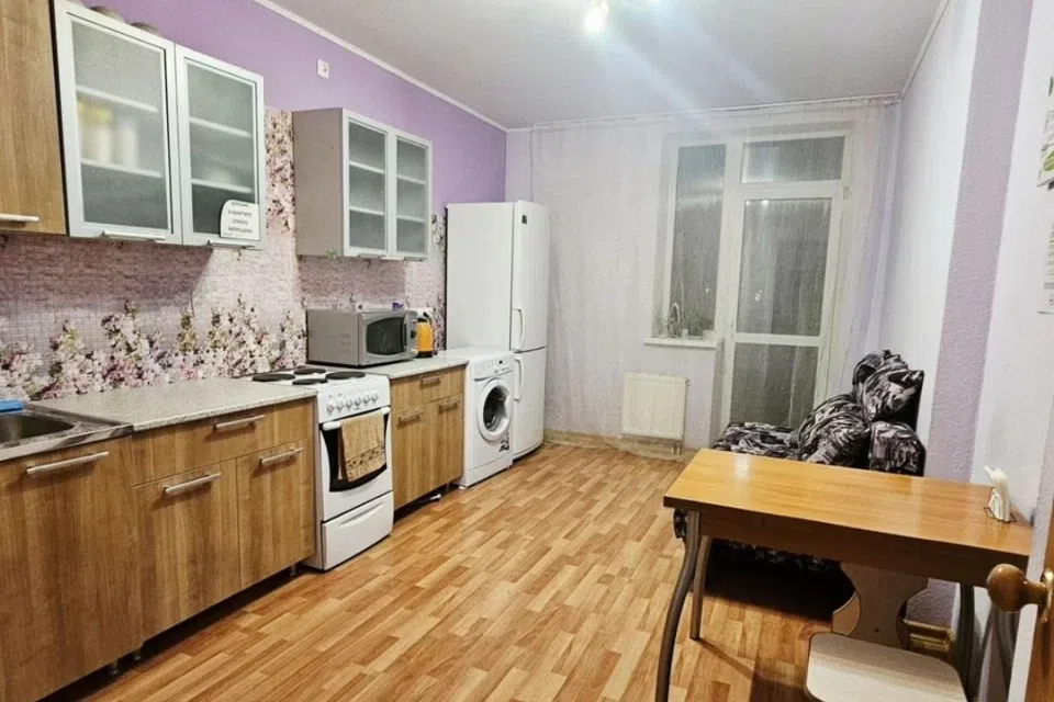 Уютная квартира с хорошей детской площадкой. 