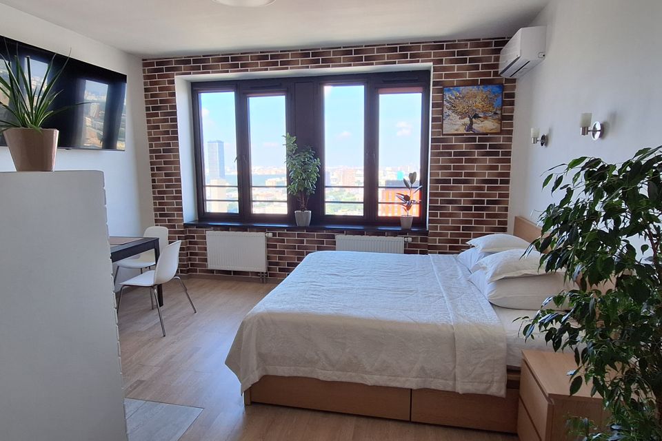 Студия в небоскребе на 43-м этаже