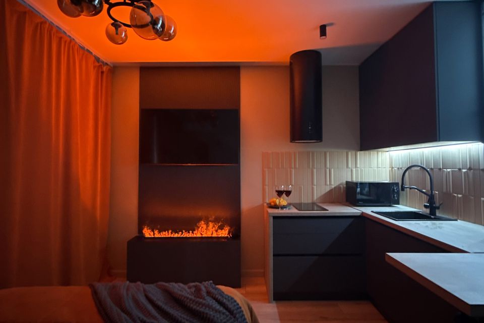 Красивая студия с камином