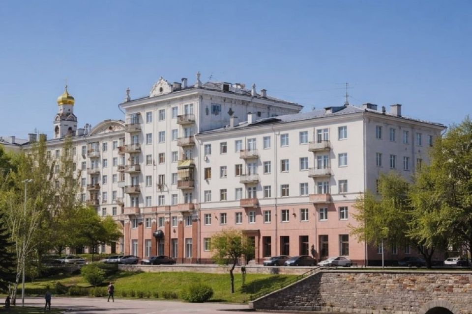 Дворянское гнездо с видом на Плотинку