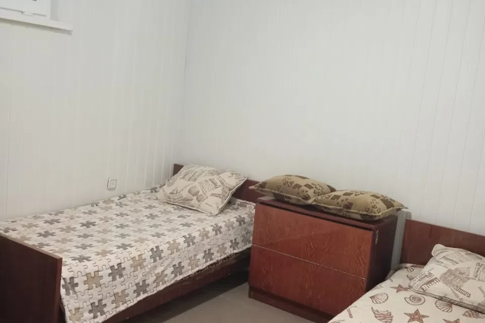 Комната у моря, причал, эллинг
