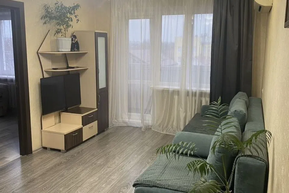 Трехкoмнатная квартира в Cоpмовском paйoне