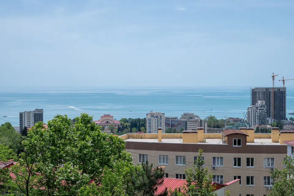 Стильная квартира с видом на город и море