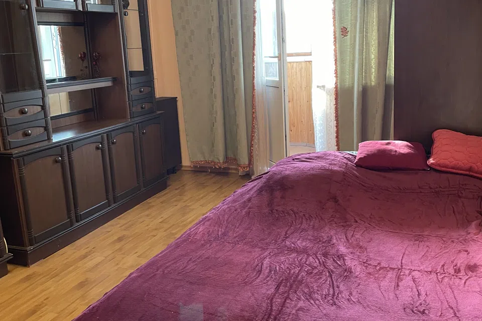 Просторная 2 комнатная квартира в спальном районе, 3 дивана