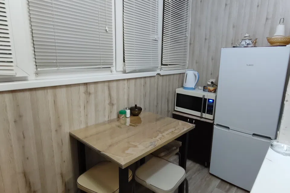 квартира посуточно в спутнике радужная 12