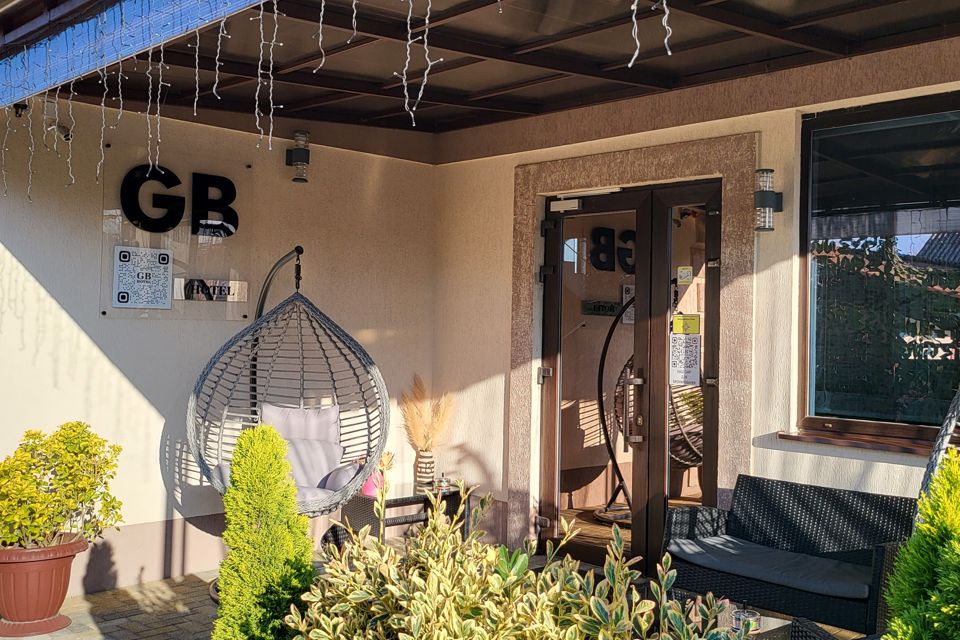 Отель расположен  в 50 м. на Нижнеимеретинскую набережную