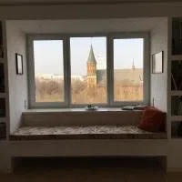 Кафедральный Собор напротив